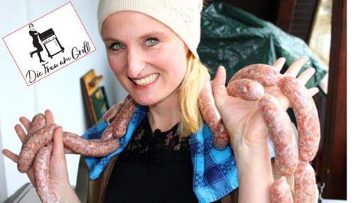 Anja Auer erklärt in diesem Rezept, wie man Bratwürste selber macht.