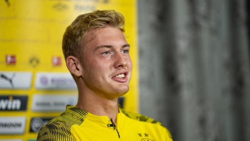 Julian Brandt steht jetzt bei Borussia Dortmund unter Vertrag. Julian Brandt steht jetzt bei Borussia Dortmund unter Vertrag.