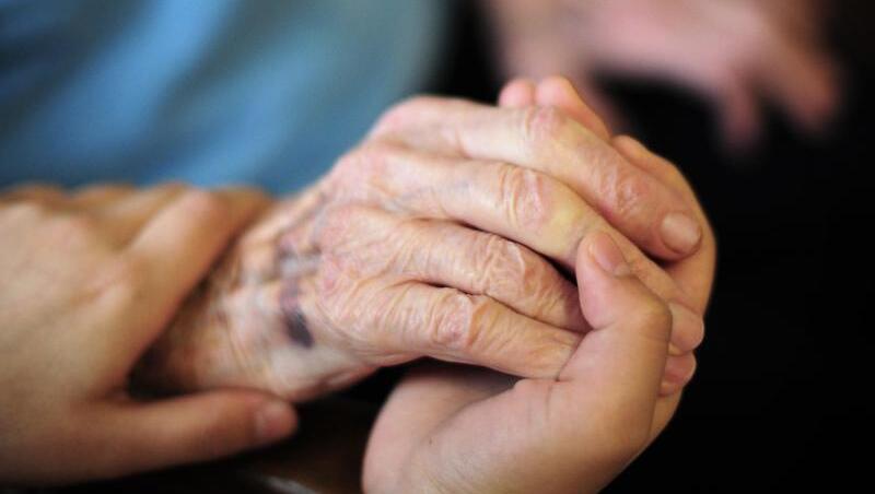 Die Pflege im Heim wird für Pflegebedürftige immer teurer.