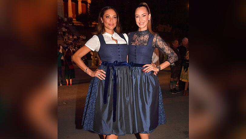 Das gleiche Dirndl mit verschiedenen Accessoires unterschiedlich gestylt: Lilly Becker und Alessandra Meyer-W&ouml;lden beim Almauftrieb auf dem Oktoberfest im letzten Jahr.
