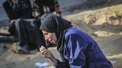 Seit der Nacht zu Dienstag greift Israels Armee wieder massiv Ziele im Gazastreifen an.