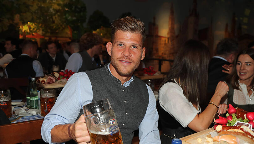 Florian Niederlechner und seine Mitspieler haben kein Bierverbot auf dem Oktoberfest.