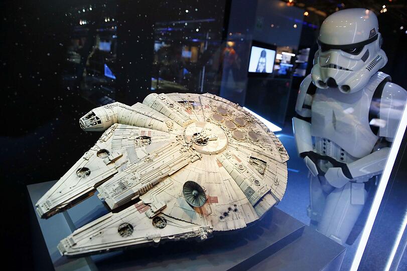 Und mit welchem Werkzeug versucht Han in der Ur-Star-Wars-Episode seinen Falken zu reparieren? Richtig: Mit einem Hydroschrauber.