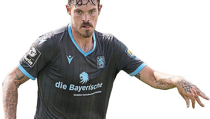 Bierofka ist von Neulöwe Dennis Erdmann begeistert. Bierofka ist von Neulöwe Dennis Erdmann begeistert.
