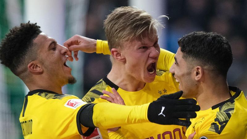 Dortmunds Stürmer Erling Haaland (M) bejubelt seinen Treffer gegen Werder Bremen mit Jadon Sancho (l) und Achraf Hakimi. Dortmunds Stürmer Erling Haaland (M) bejubelt seinen Treffer gegen Werder Bremen mit Jadon Sancho (l) und Achraf Hakimi.