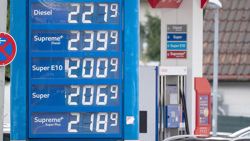 An dieser Tankstelle wurden die Preise mittags teils deutlich angehoben.