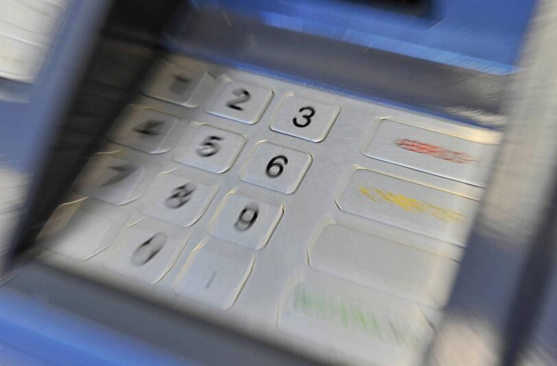 Die Tastatur eines Geldautomaten: Achtung, hier spionieren möglicherweise kleine Kameras Ihre PIN aus.