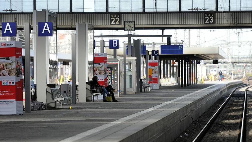 Gähnende Leere herrscht am Samstag am Münchner Hauptbahnhof. Gähnende Leere herrscht am Samstag am Münchner Hauptbahnhof.