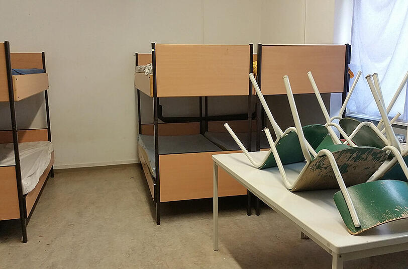 Die Asylbewerber in Manching &ndash; die meisten stammen aus Albanien und dem Kosovo &ndash; sind in Drei- bis Sechsbettzimmern untergebracht.