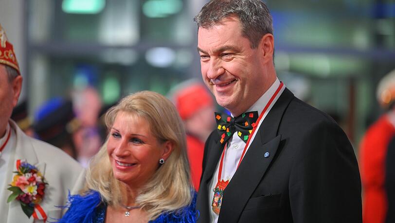 Markus Söder (CSU) mit seiner Frau Karin bei der Fernseh-Prunksitzung "Fastnacht in Franken" 2020. Markus Söder (CSU) mit seiner Frau Karin bei der Fernseh-Prunksitzung "Fastnacht in Franken" 2020.