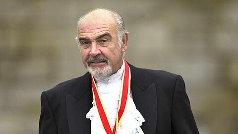 Gebürtiger und stolzer Schotte: Sir Sean Connery in traditionellen Kilt vor 20 Jahren, nachdem er von der britischen Königin zum Ritter geschlagen wurde.|