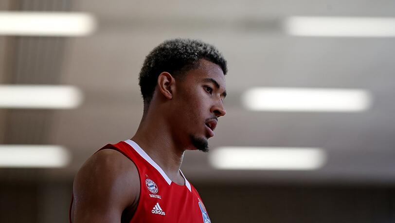 Zu Saisonbeginn beim FC Bayern, dann zu den Niners Chemnitz verliehen: Talent Jason George, dem eine lange Sperre droht. Zu Saisonbeginn beim FC Bayern, dann zu den Niners Chemnitz verliehen: Talent Jason George, dem eine lange Sperre droht.