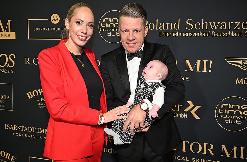 Sarah und Axel Kahn mit Sohn Emilio Alexander.