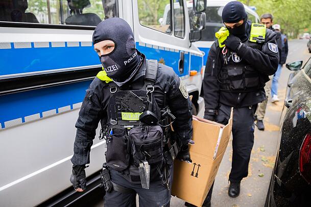 Eine bundesweite Razzia im Zuge der Ermittlungen hatte für viel Aufmerksamkeit und scharfe Kritik gesorgt. (Archivbild) Eine bundesweite Razzia im Zuge der Ermittlungen hatte für viel Aufmerksamkeit und scharfe Kritik gesorgt. (Archivbild)
