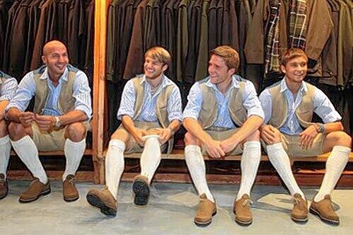 Spaß bei der Wiesn-Einkleidung: Necat Aygün, Daniel Halfar, Dominik Stahl und Moritz Leitner (von links).