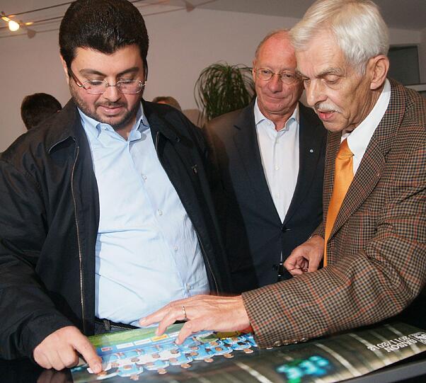 Präsident Dieter Schneider mit Investor Hasan Ismaik und Franz  Maget.