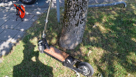 Der selbst gebaute E-Scooter des 32-Jährigen.