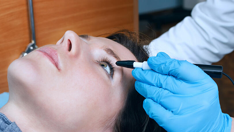 Nach einer misslungenen Augen-OP muss ein Patient dem behandelten Arzt kein Honorar zahlen. (Symbolbild) Nach einer misslungenen Augen-OP muss ein Patient dem behandelten Arzt kein Honorar zahlen. (Symbolbild)