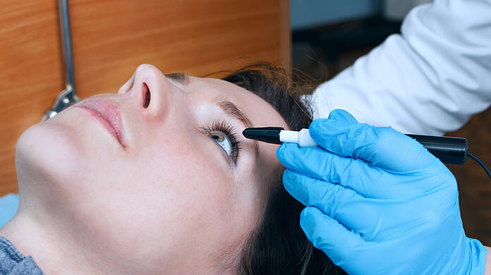 Nach einer misslungenen Augen-OP muss ein Patient dem behandelten Arzt kein Honorar zahlen. (Symbolbild)