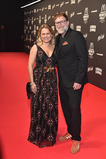 Nova Meierhenrich und Brian Bojsen legten einen Pärchen-Auftritt bei der "McDonald's"-Gala hin.