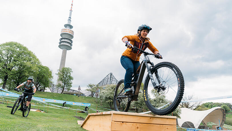 Ein abwechslungsreiches B&uuml;hnenprogramm wie z.B. der Shimano Technikparcours oder Fahrtechnik-Training sind Bestandteil der dreit&auml;tigen Veranstaltung.
