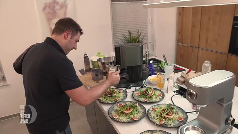 Schon die Vorspeise sieht bei Tim nach Haute Cuisine aus. Schon die Vorspeise sieht bei Tim nach Haute Cuisine aus.