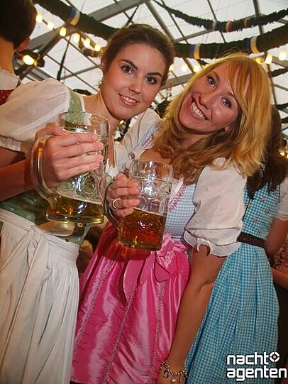 Oktoberfest 2011 auf der Theresienwiese (Dienstag, 20.09.2011). Noch mehr Pics gibts hier www.nachtagenten.de.
