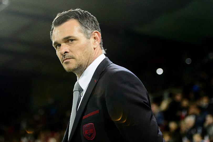 Der ehemalige Bayern-Spieler Willy Sagnol äußert sich, wann FCB-Trainer Pep Guardiola wechseln sollte.