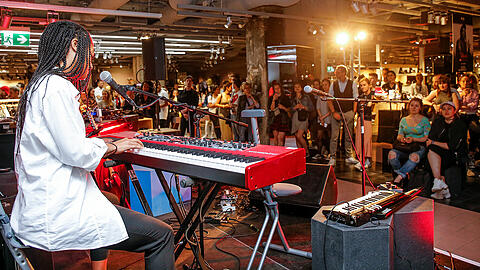 Impressionen vom Kick-Off der "The Storey Basement Sessions" im Oberpollinger.