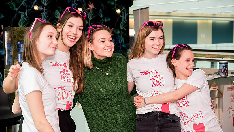 Mucbook-Autorinnen: Vivi Müller, Leonie Meltzer, Mayleen Hähnel, Ayla Amschlinger und Julia Kirner.