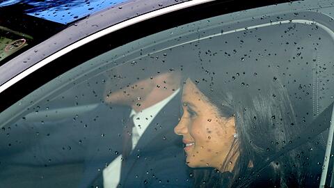 Prinz Harry (l) und seine Frau Meghan 2018 in London.