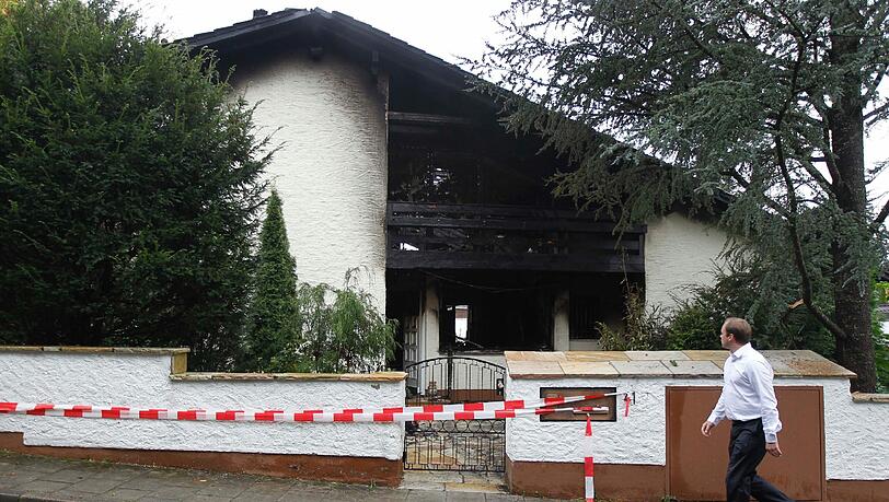 ... in der Nacht zum Dienstag war die Villa des Brasilianers ausgebrannt. ... in der Nacht zum Dienstag war die Villa des Brasilianers ausgebrannt.