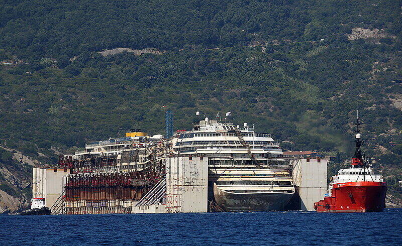 Die Costa Concordia verlässt endlich Giglio - Die Bilder von der letzten Reise zum Abwracken.