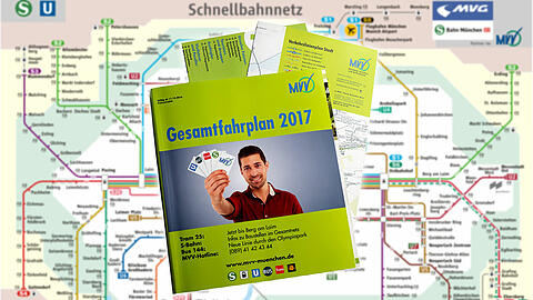 Das MVV-Fahrplanbuch gab es viele Jahre lang in gedruckter Form – jetzt aber nicht mehr. (Archivbild)