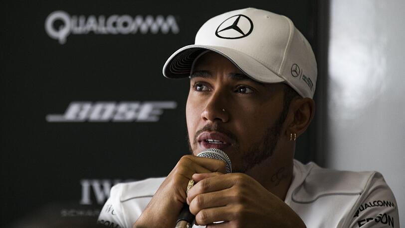 Lewis Hamilton kann sich am Sonntag zum Formel-1-Weltmeister krönen. Tags zuvor muss er jedoch noch einen großen Schock verdauen. Lewis Hamilton kann sich am Sonntag zum Formel-1-Weltmeister krönen. Tags zuvor muss er jedoch noch einen großen Schock verdauen.