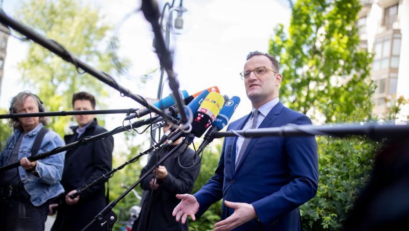 Jens Spahn will verpflichtende Masern-Impfungen für Kita- und Schulkinder mit Bußen bis zu 2500 Euro und einem Ausschluss vom Kita-Besuch durchsetzen. Jens Spahn will verpflichtende Masern-Impfungen für Kita- und Schulkinder mit Bußen bis zu 2500 Euro und einem Ausschluss vom Kita-Besuch durchsetzen.