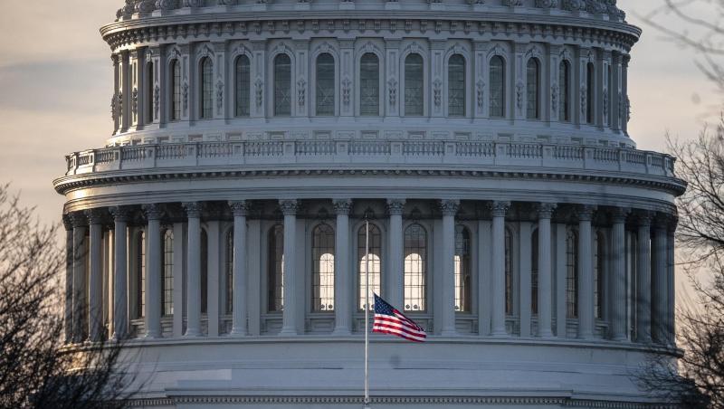 Die US-Flagge vor dem Kapitol in Washington. Die US-Flagge vor dem Kapitol in Washington.