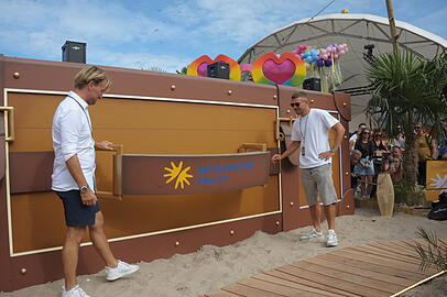 Organisatoren Markus Krampe (l) und Lukas Podolski auf dem Glücksgefühle-Festival. Organisatoren Markus Krampe (l) und Lukas Podolski auf dem Glücksgefühle-Festival.