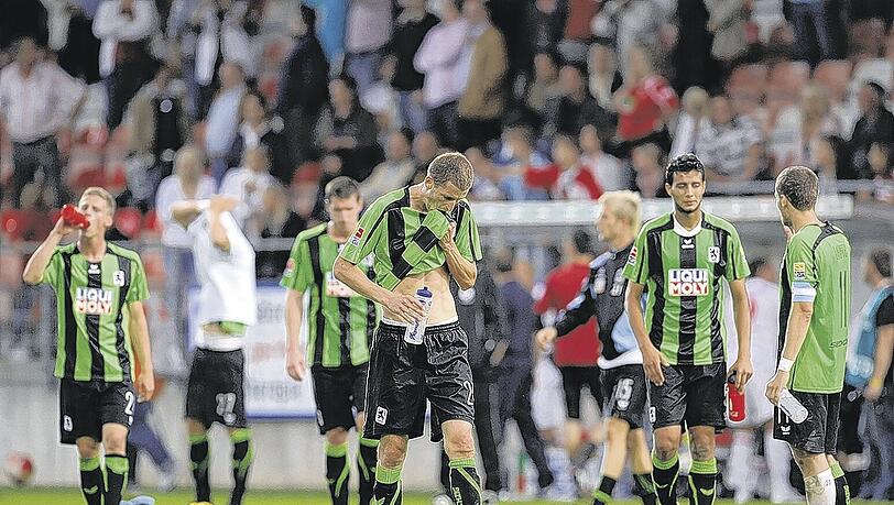 Nein, zufrieden waren (von li.), Kenny Cooper, Florin Lovin und Radhouene Felhi nicht mit ihrer Leistung in Ahlen. Nein, zufrieden waren (von li.), Kenny Cooper, Florin Lovin und Radhouene Felhi nicht mit ihrer Leistung in Ahlen.