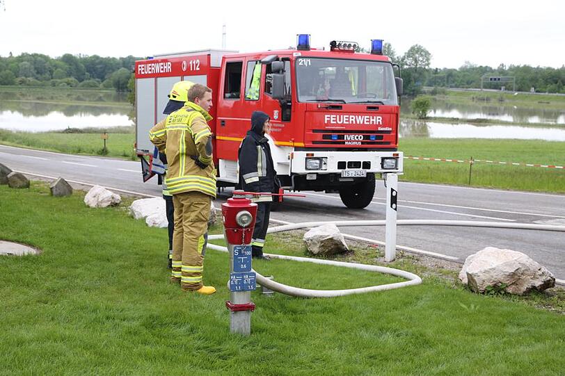 Schwere Hochwasser-Schäden an der A8. Die Bilder zum Durchklicken.