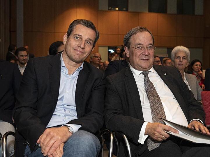 Wollen Olympia 2032 nach NRW holen: Sportmanager Michael Mronz (l) und Ministerpräsident Armin Laschet.