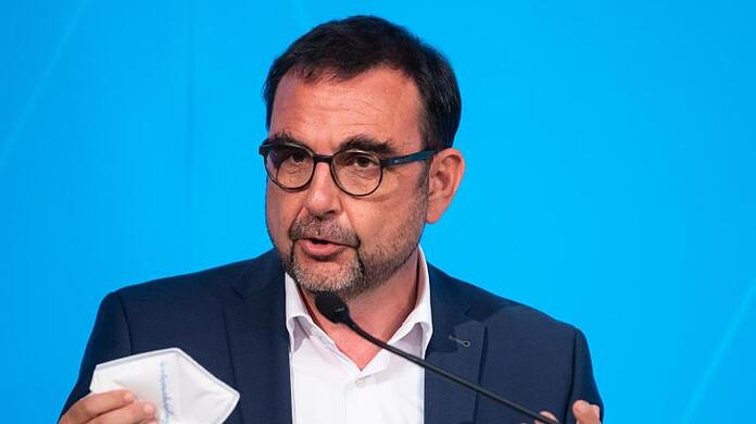 Bayerns Gesundheitsminister Klaus Holetschek (CSU) spricht.
