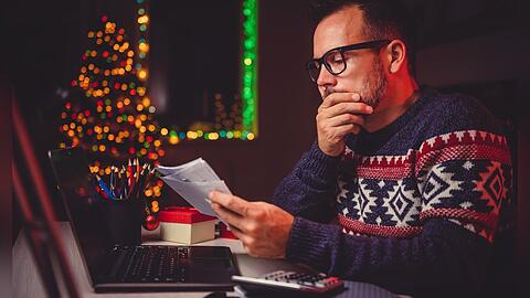 Vielen bereitet die bevorstehende Stromrechnung nach der Weihnachtszeit Sorgen.
