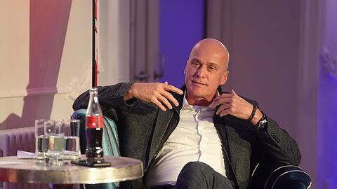 Robert Reisinger zu Gast auf dem blauen Sessel der AZ.