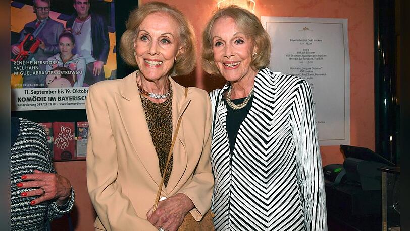 Alice und Ellen Kessler waren mehr als 60 Jahre lang gemeinsam auf den großen Showbühnen zu Hause. Am 20. August wären die berühmten Zwillinge 90 Jahre alt geworden. Alice und Ellen Kessler waren mehr als 60 Jahre lang gemeinsam auf den großen Showbühnen zu Hause. Am 20. August wären die berühmten Zwillinge 90 Jahre alt geworden.