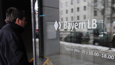 Laut der aktuellen Satzung der BayernLB muss den Kontrolleuren grundsätzlich grobe Fahrlässigkeit nachgewiesen werden, um Schadenersatz zu verlangen.