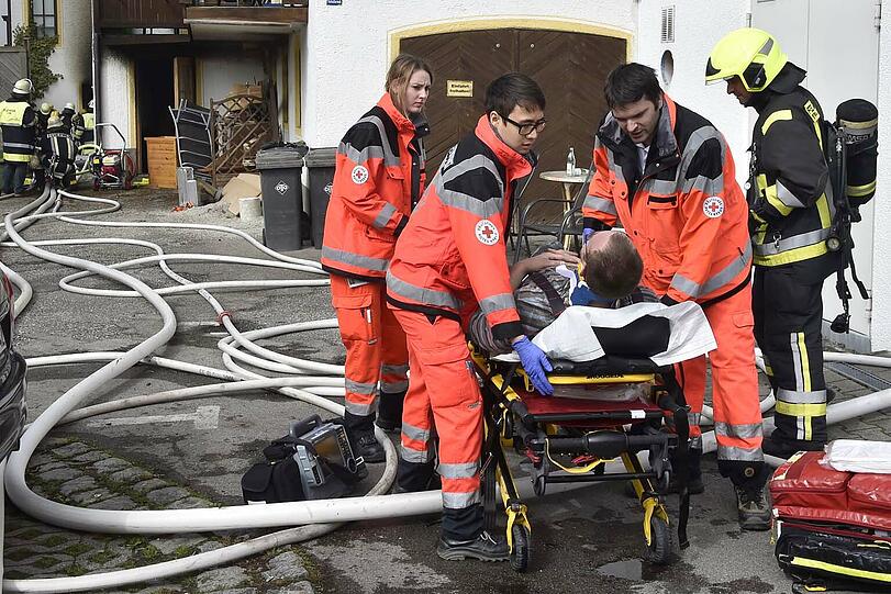 Bei dem Hotelbrand in Glonn wurden neun Menschen verletzt.