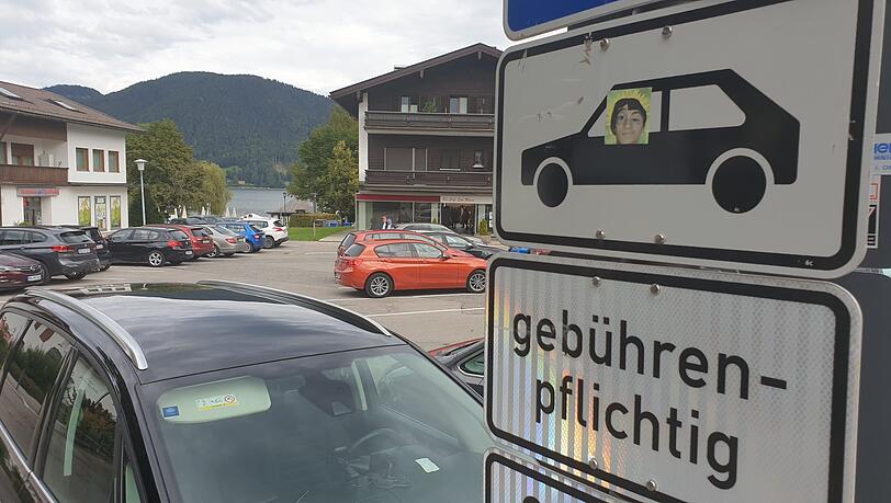 Ein beliebter Parkplatz in Bad Wiessee &ndash; hier kommen Ausflügler gerne hin. Das macht sich auch in den Gebühren bemerkbar.