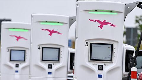 Daran fehlt es noch für den Durchbruch der E-Autos: Inbetriebnahme eines Ionity E-Superschnell-Ladeparks.