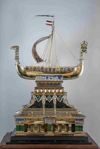 Ein Wikingerschiff als Allegorie des Deutschen Reichs, gestaltet von Fritz von Miller (1840-1921). Ein Wikingerschiff als Allegorie des Deutschen Reichs, gestaltet von Fritz von Miller (1840-1921).